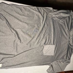 Vuori vented short sleeve charcoal color size large